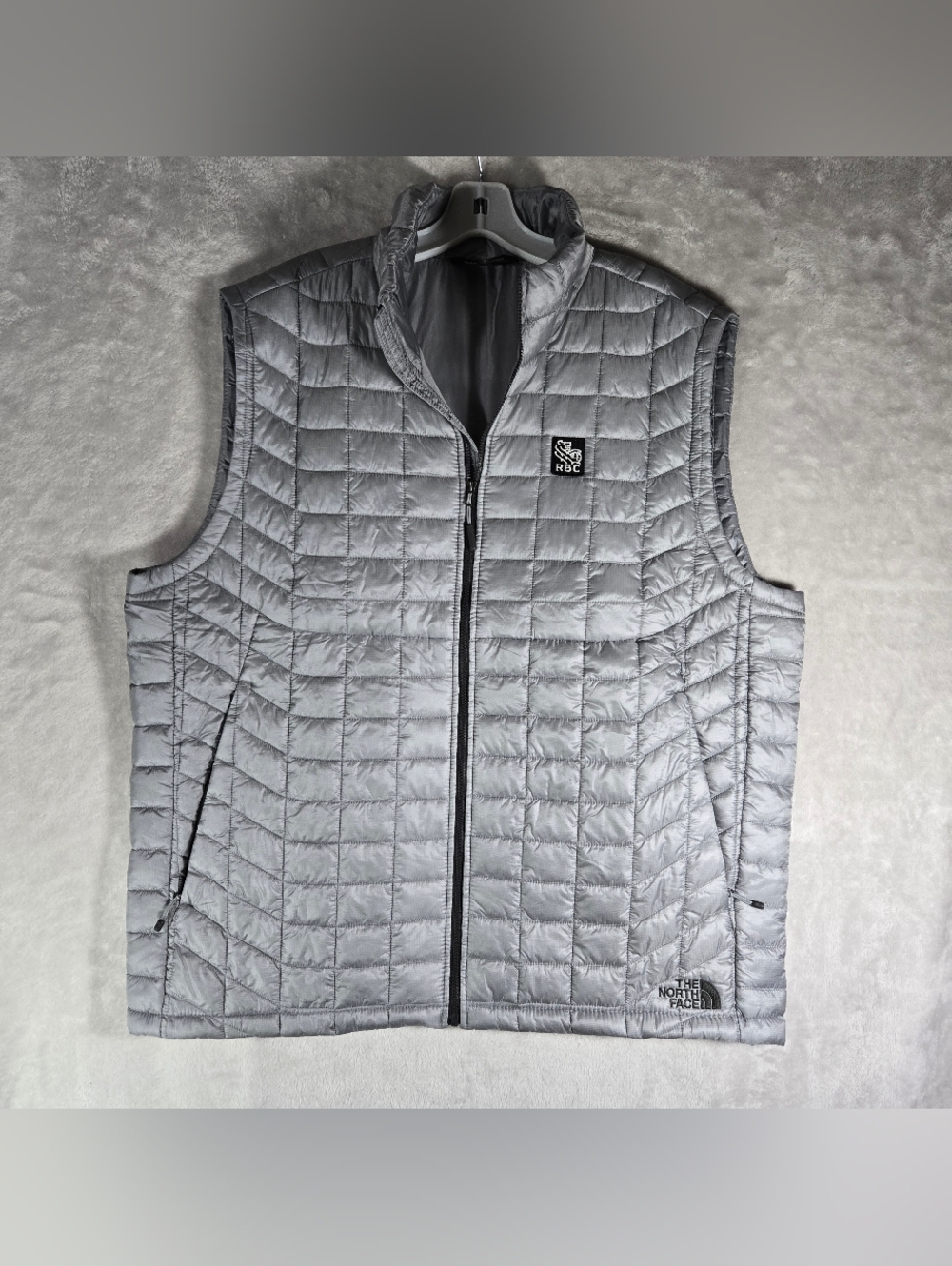 The North Face Thermoball Trekker Vest Men Size XL Extra Large Gray Puffer Patch